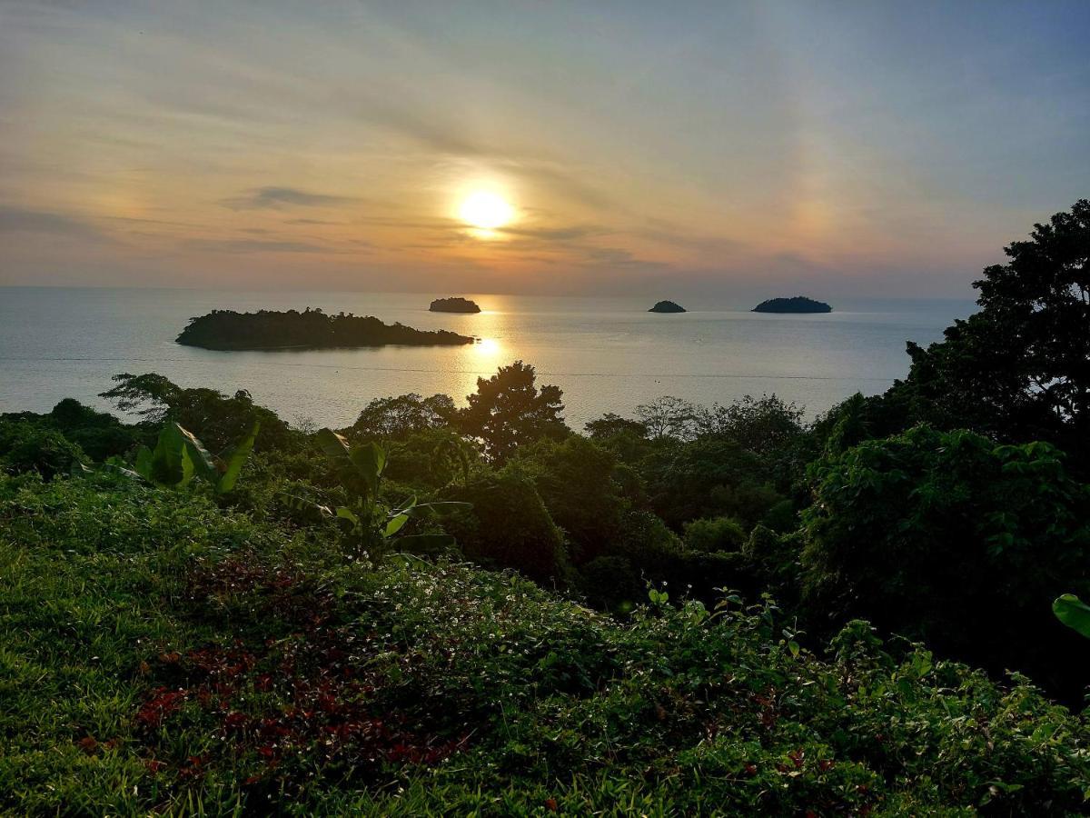 Red Moon Hideaway Hotel เกาะช้าง ภายนอก รูปภาพ