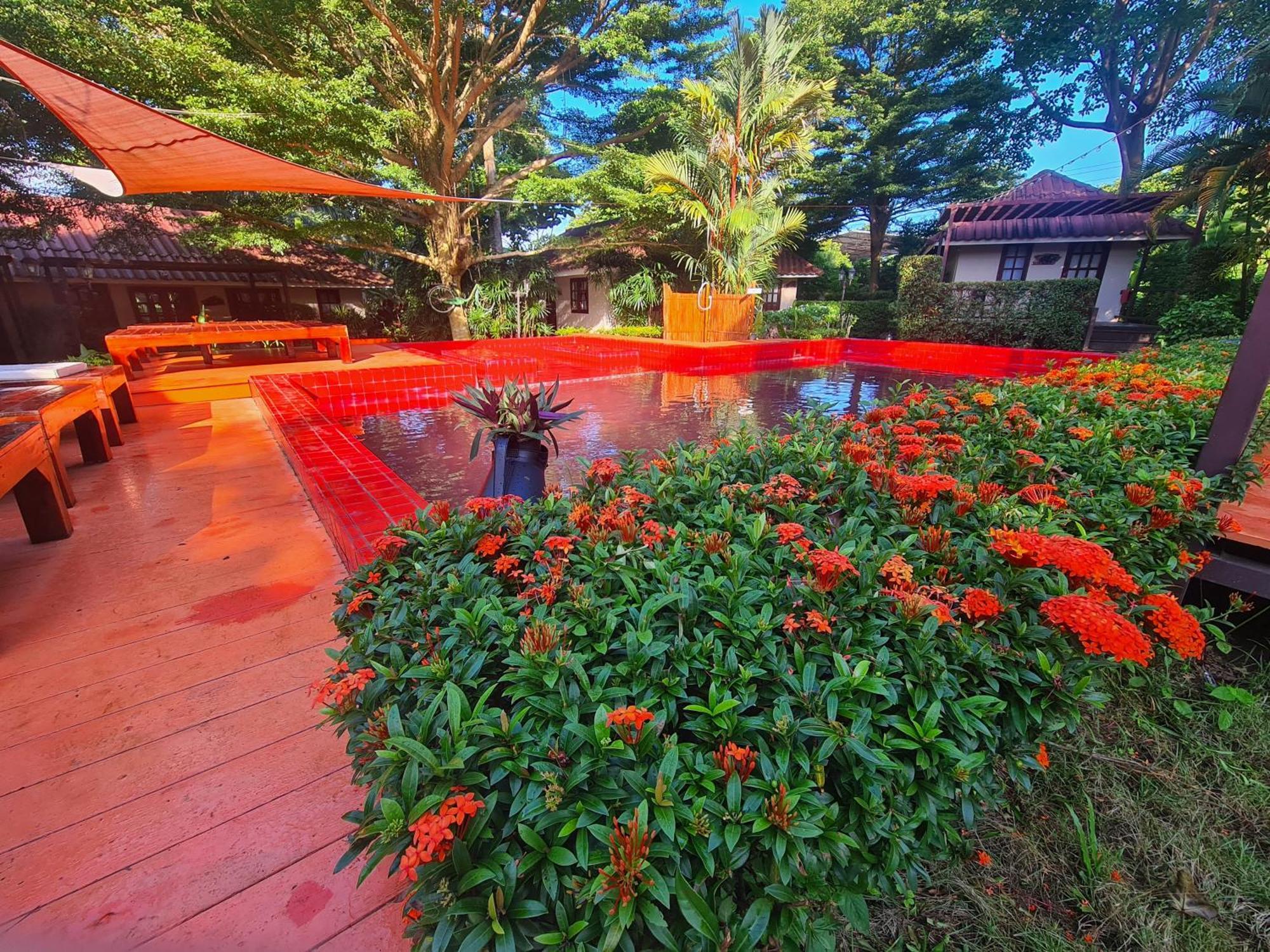 Red Moon Hideaway Hotel เกาะช้าง ภายนอก รูปภาพ