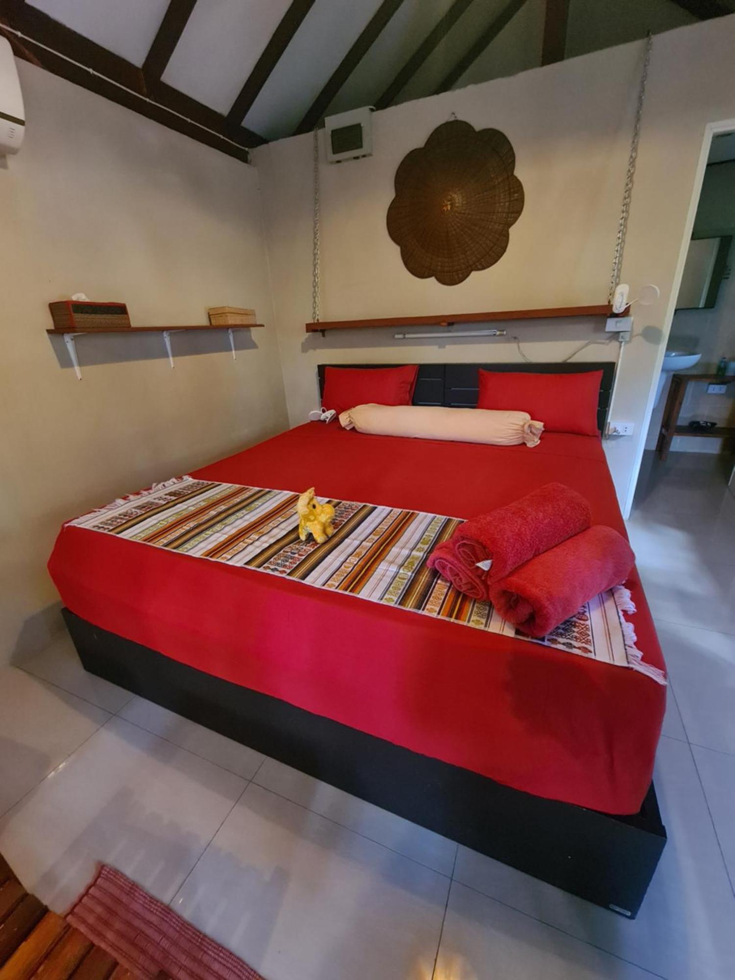 Red Moon Hideaway Hotel เกาะช้าง ภายนอก รูปภาพ