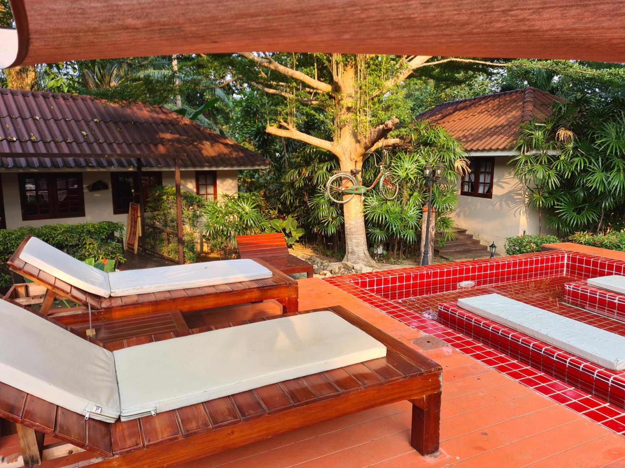 Red Moon Hideaway Hotel เกาะช้าง ภายนอก รูปภาพ